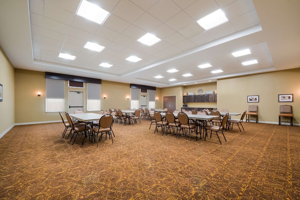Best Western Bandera Suites & Saloon - photo 33