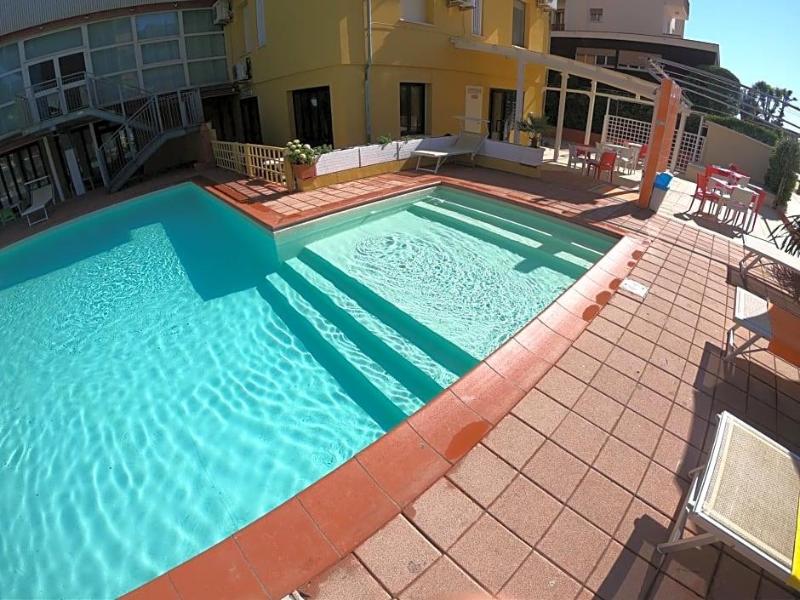Hotel Reno - last minute hotel in Rimini