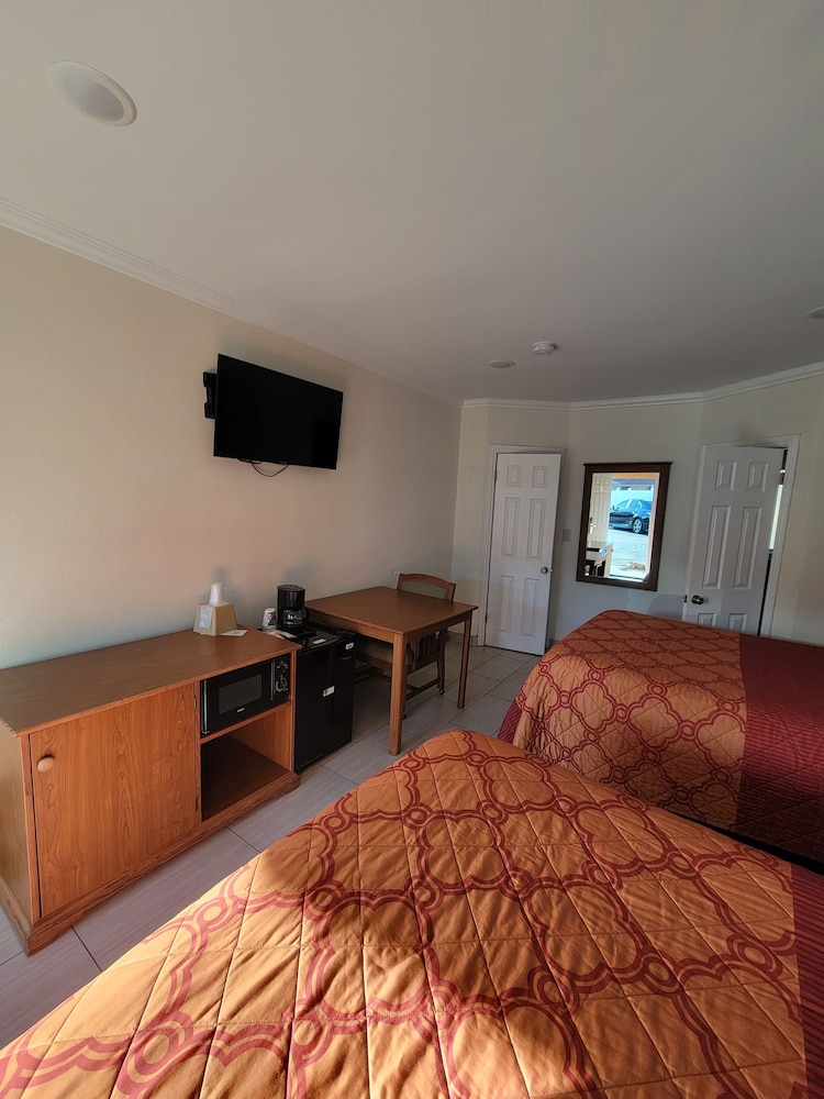 Townhouse Motel - photo 17
