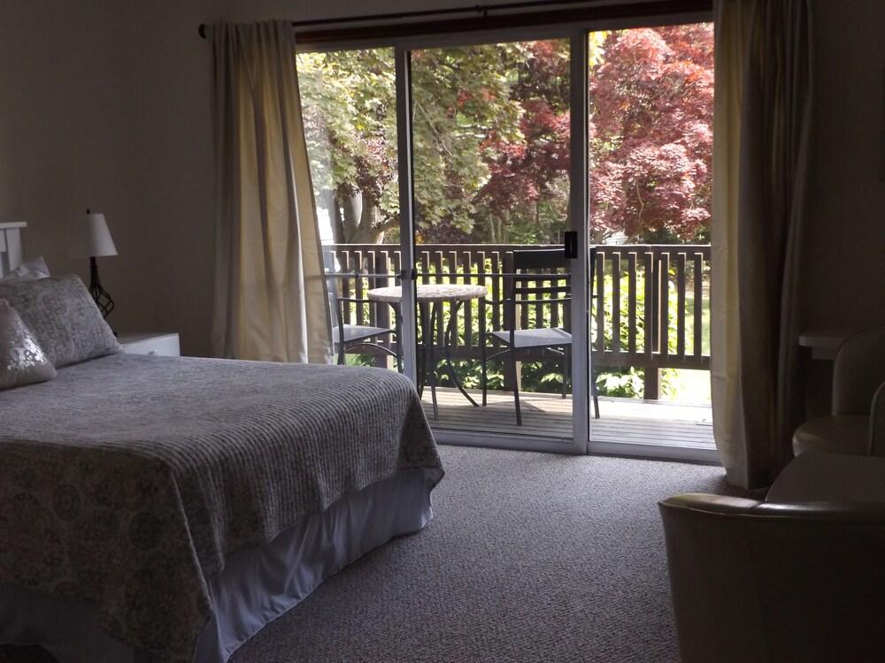 Dering Harbor Inn - photo 12