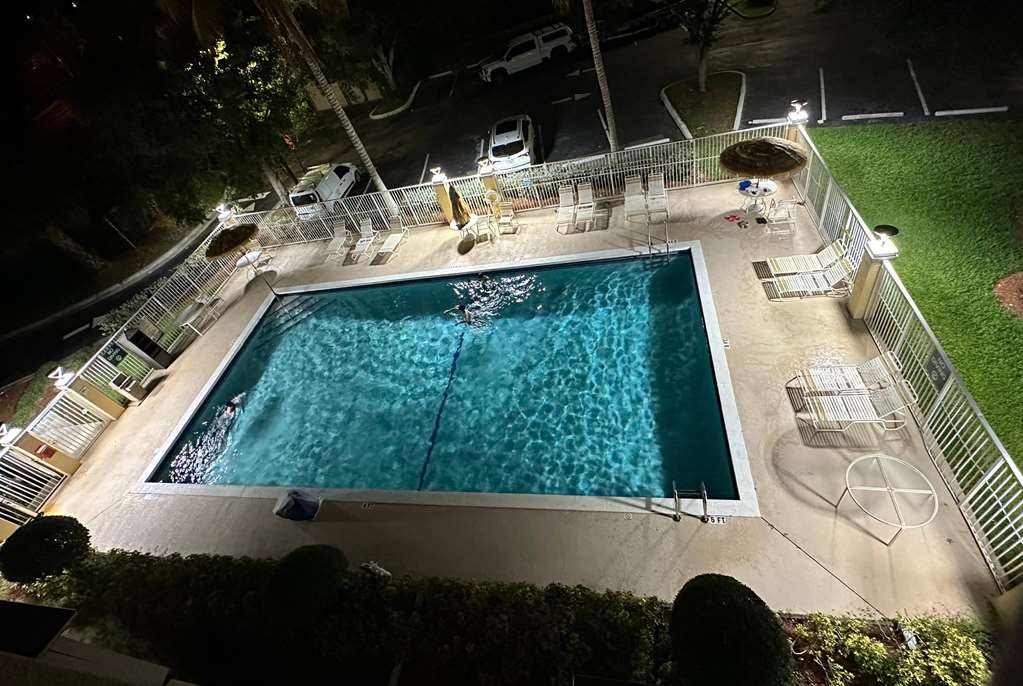 La Quinta Inn & Suites by Wyndham Sawgrass - photo 36