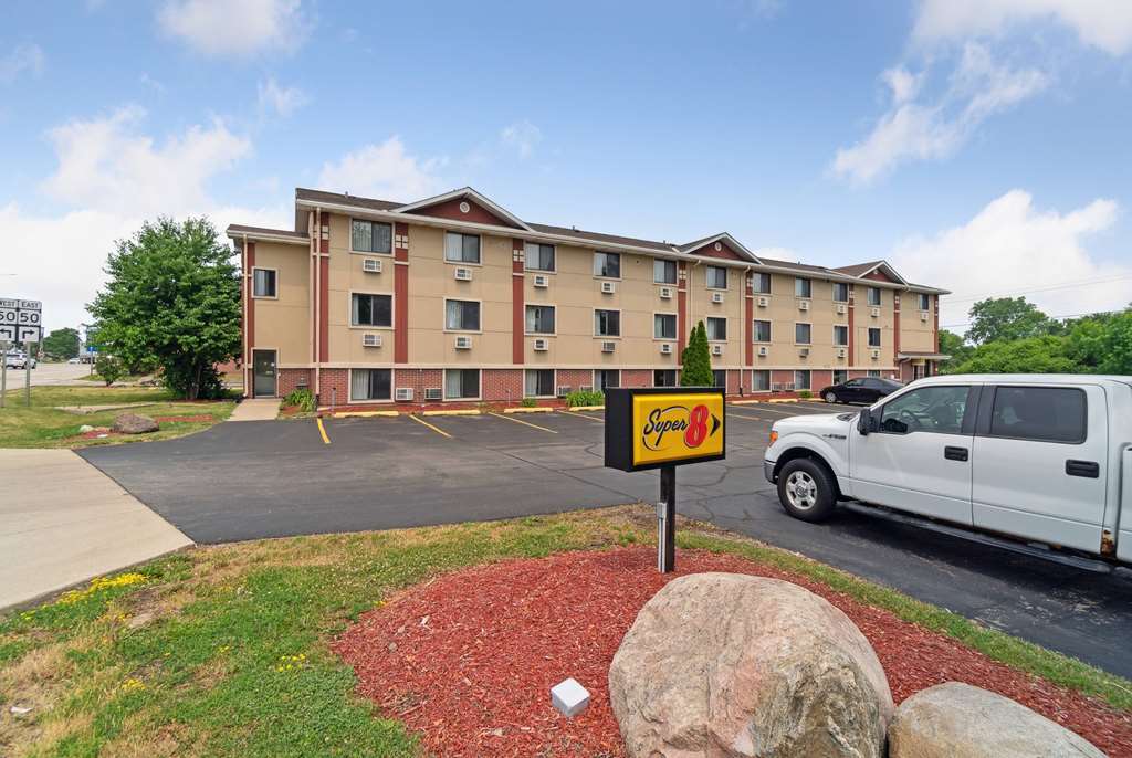 Super 8 by Wyndham Kenosha Pleasant Prairie - photo 2