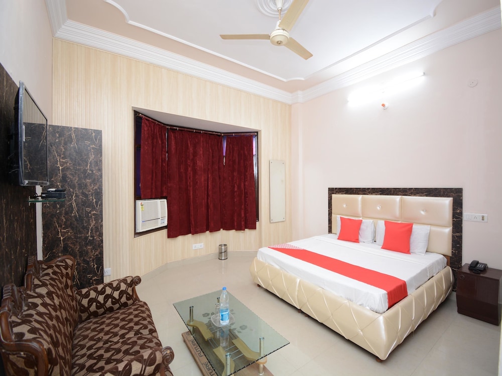 OYO 30358 Hotel Asia Palace in Pathankot, India