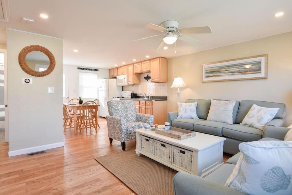 Mins to Beach & Town Great Outdoor Space — hotel in Dennis