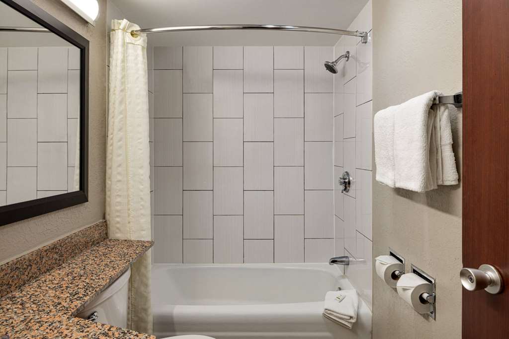 AmericInn by Wyndham Grand Rapids Airport North - photo 23