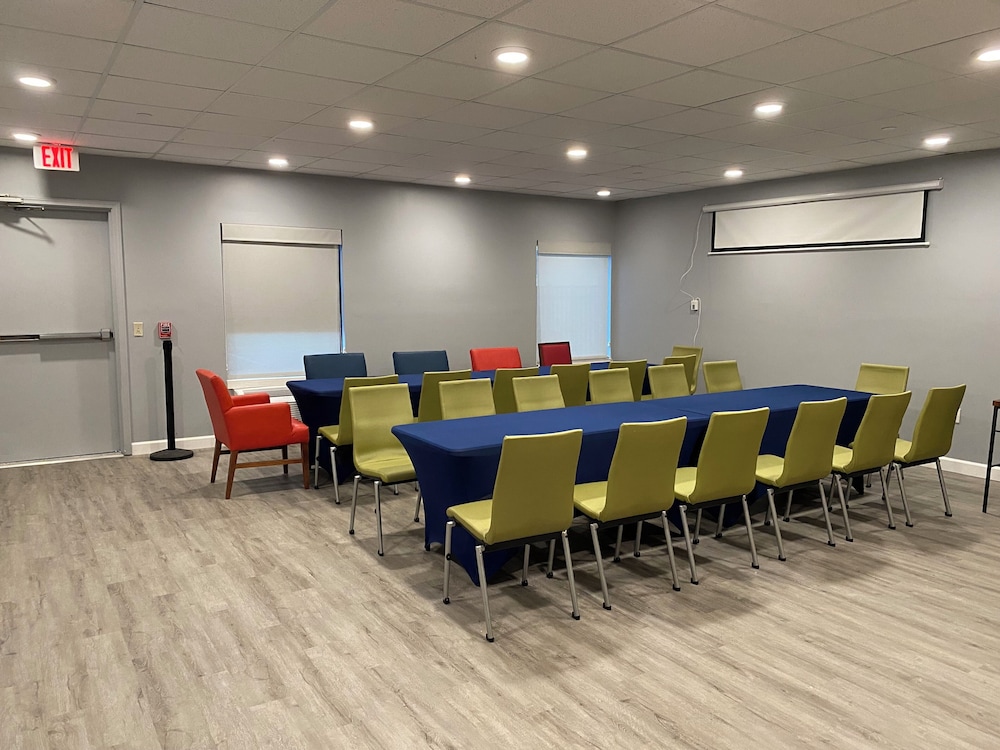 Holiday Inn Express Metropolis - photo 62
