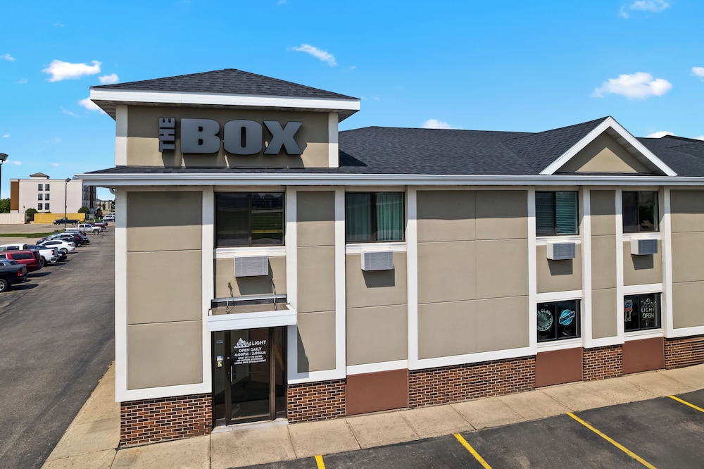 Fargo Inn and Suites - photo 30