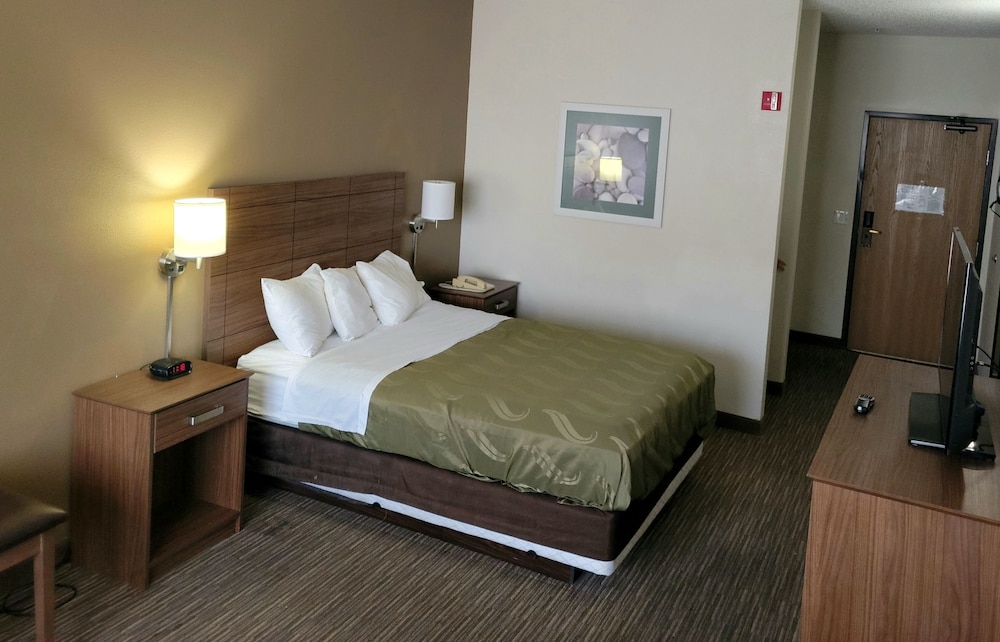 Quality Suites University - photo 5