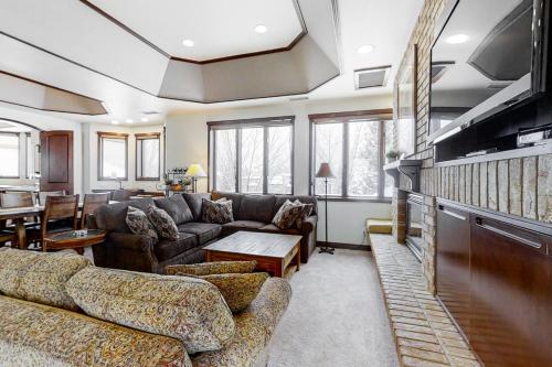 Meadows Penthouse A — 4-Star Luxury Hotel in Steamboat Springs, United States