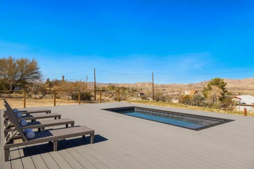 Pool Fire Pit and Views Joshua Tree Desert Retreat — 4-Star Luxury Hotel in Joshua Tree, United States