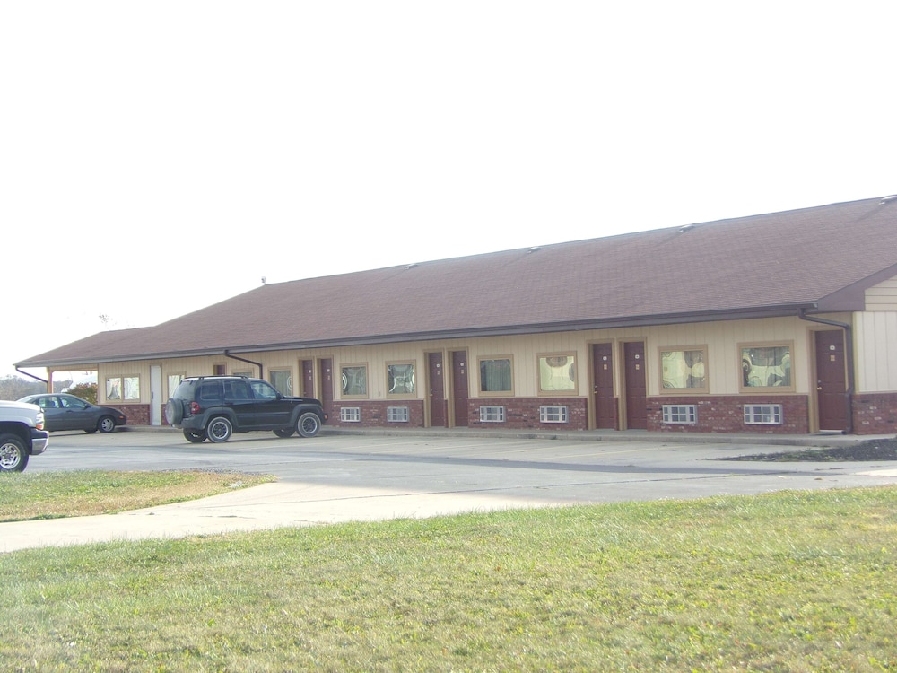 Huggy Bear Motel - photo 22