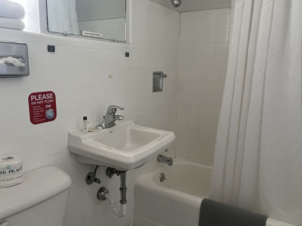 Midtown Inn & Suites - photo 37