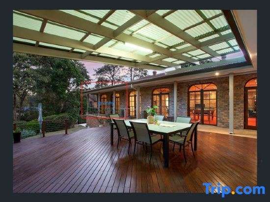 Castle Hill a cozy little inn — 4-Star Luxury Hotel in Castle Hill, Australia