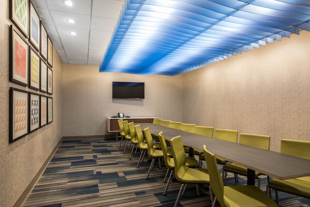 Holiday Inn Express & Suites Ludington by IHG - photo 24