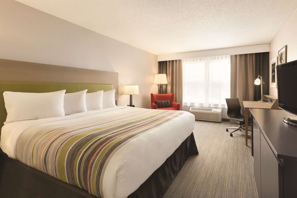 Baymont Inn and Suites by Wyndham The Woodlands - photo 11