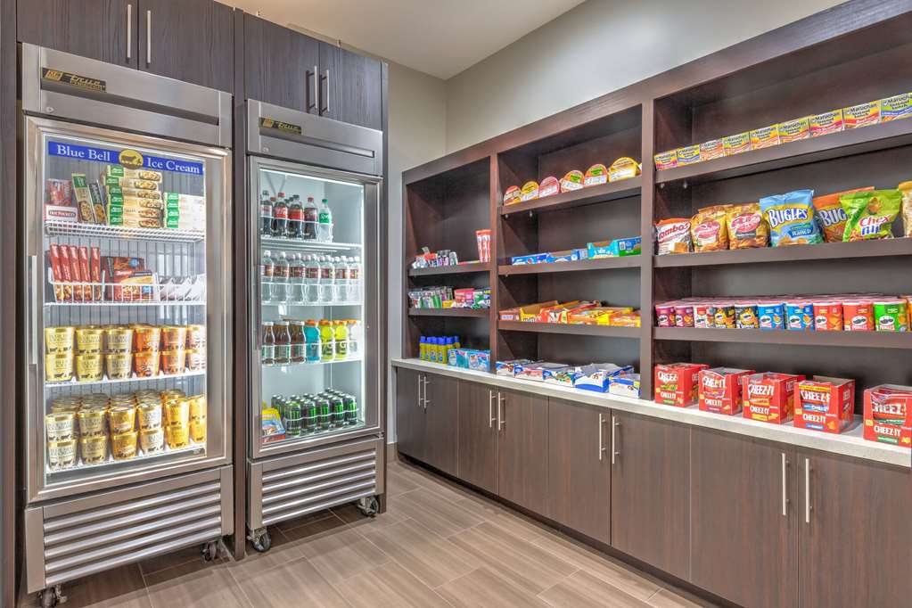 La Quinta Inn & Suites by Wyndham Tyler University Area - photo 31