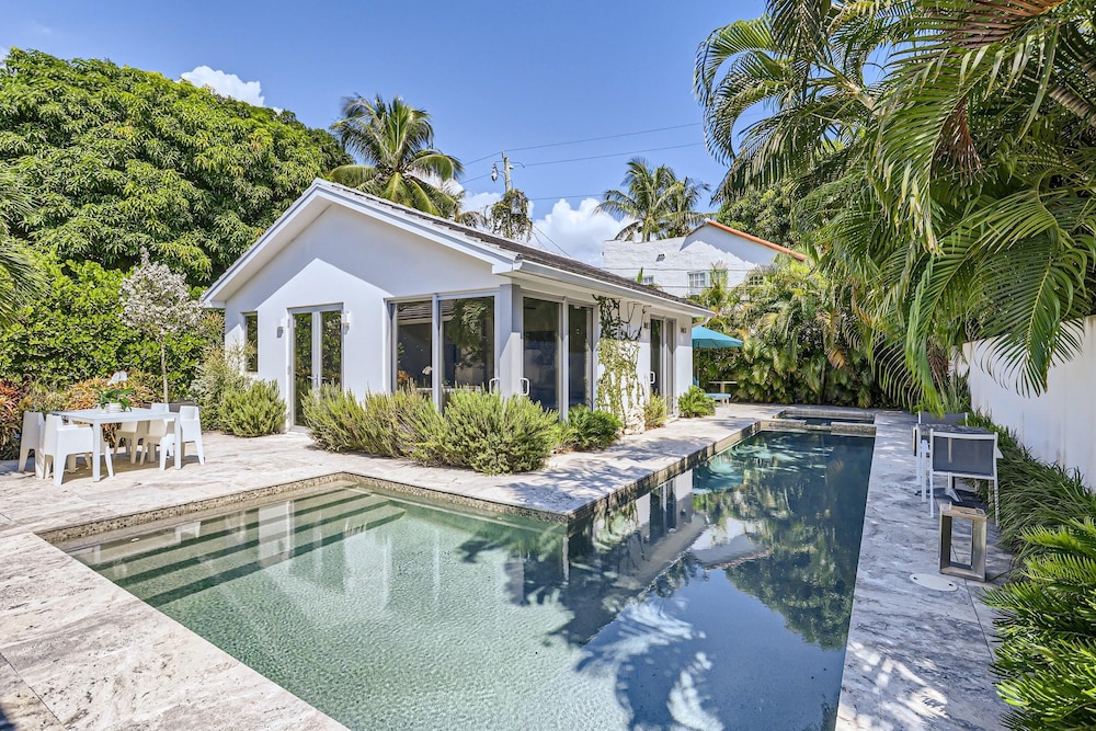 Villa Ardmore Indulge in Spa Living with Guesthouse & Private Pool — 4-Star Luxury Hotel in West Palm Beach, United States