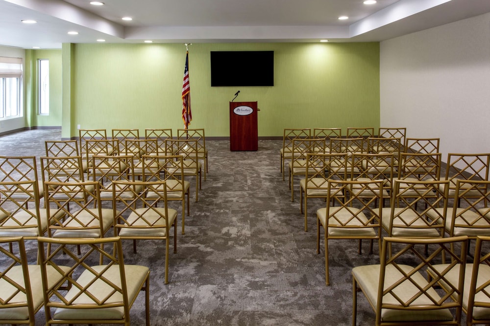 Hilton Garden Inn New York Staten Island - photo 69
