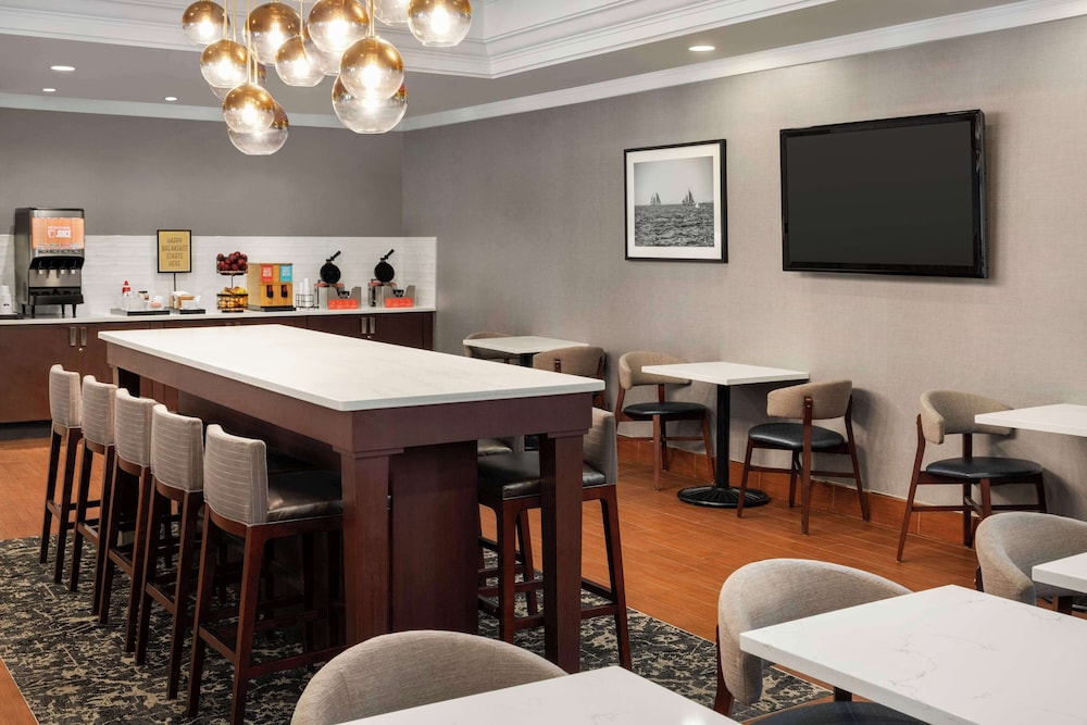 Hampton Inn by Hilton Boston Cambridge - photo 24