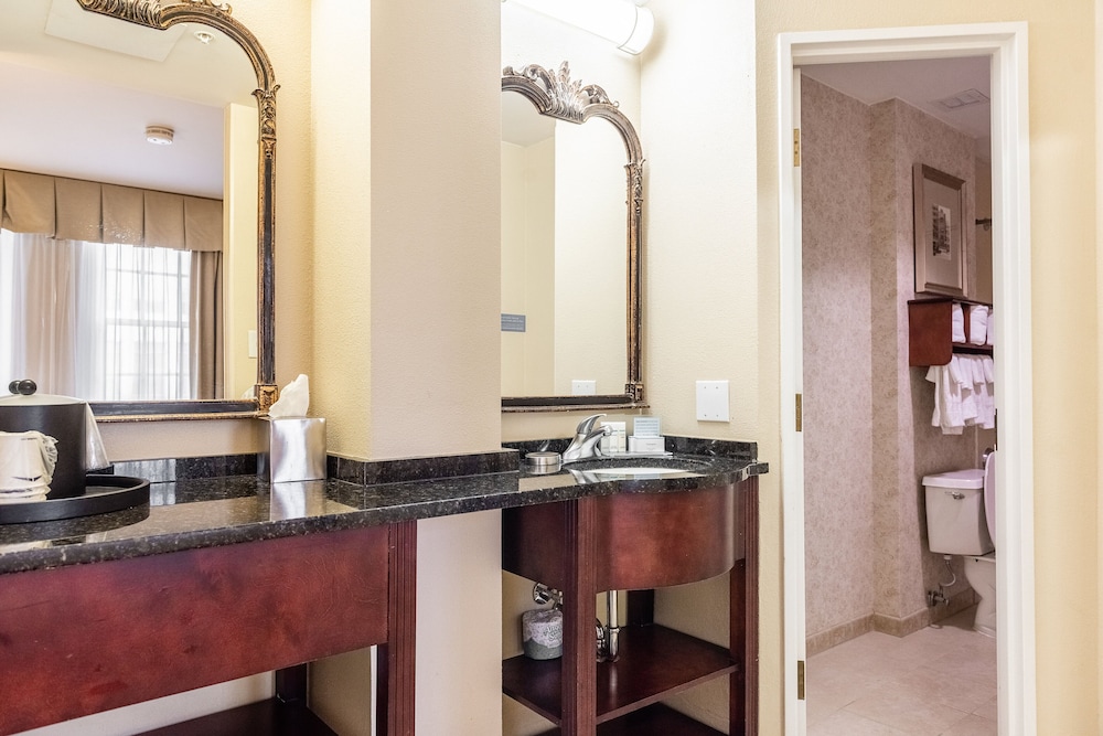 Hampton Inn & Suites Birmingham Downtown Tutwiler - photo 32
