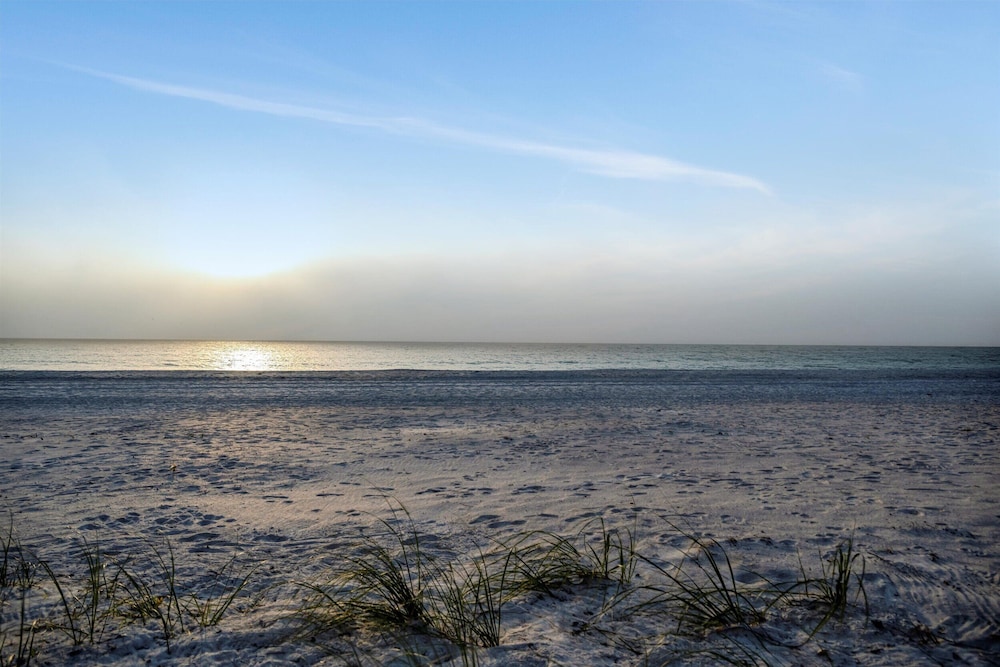 Stones Throw Beachfront Luxury Suites - photo 94