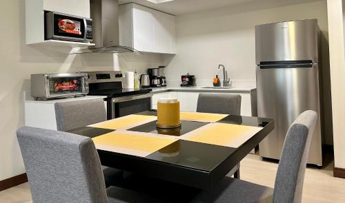 Nuevo y espectacular APT 100 MBPS 15 min del aeropuerto — 4-Star Luxury Hotel in San Jose, Costa Rica