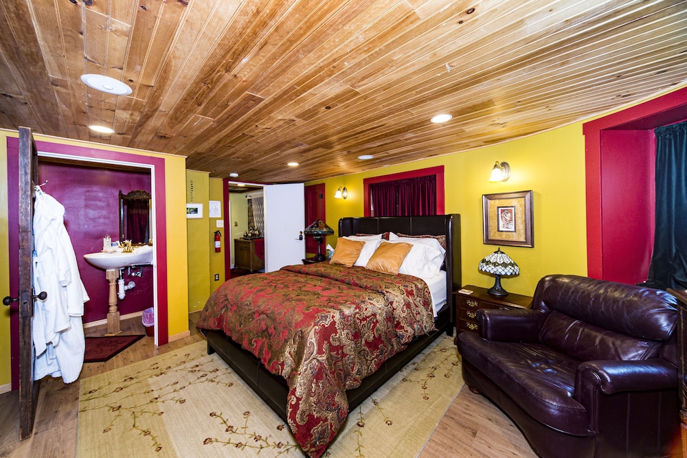 Stone Manor Boutique Inn - photo 3