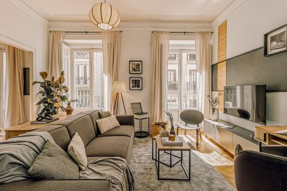 Masu 3 Bedrooms in Justicia Madrid