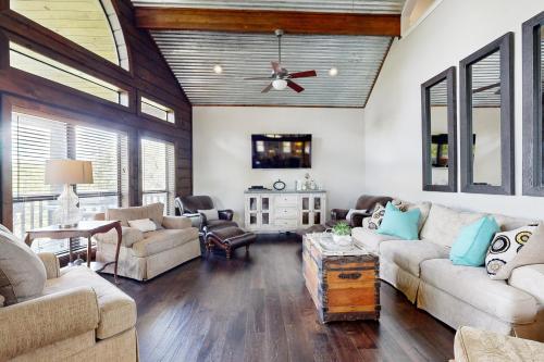 Opulent Waterfront 118B in Burnet, United States