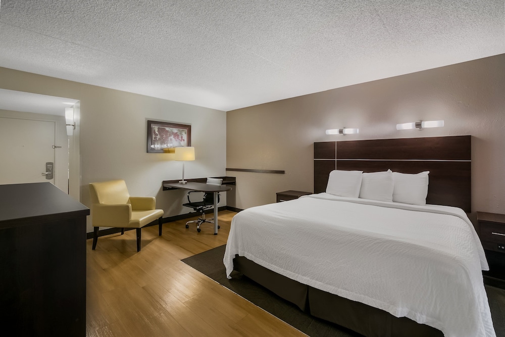 Red Roof Inn PLUS & Suites Knoxville West Cedar Bluff - photo 21