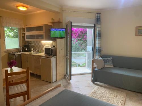 Apartments Mirian — 4-Star Luxury Hotel in Petrovac Na Moru, Montenegro