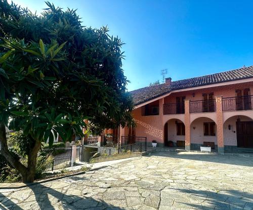 A Casa Dei Nonni — 4-Star Luxury Hotel in Bricco Di Neive, Italy