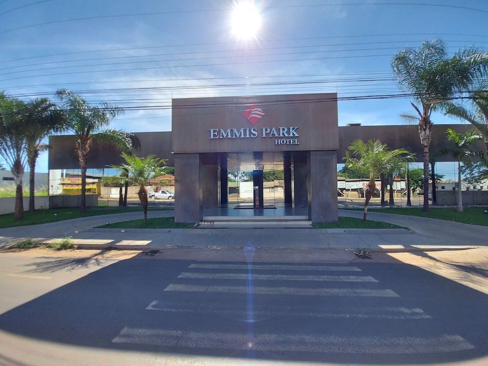 Emmis Park Hotel — hotel in Aparecida Do Taboado