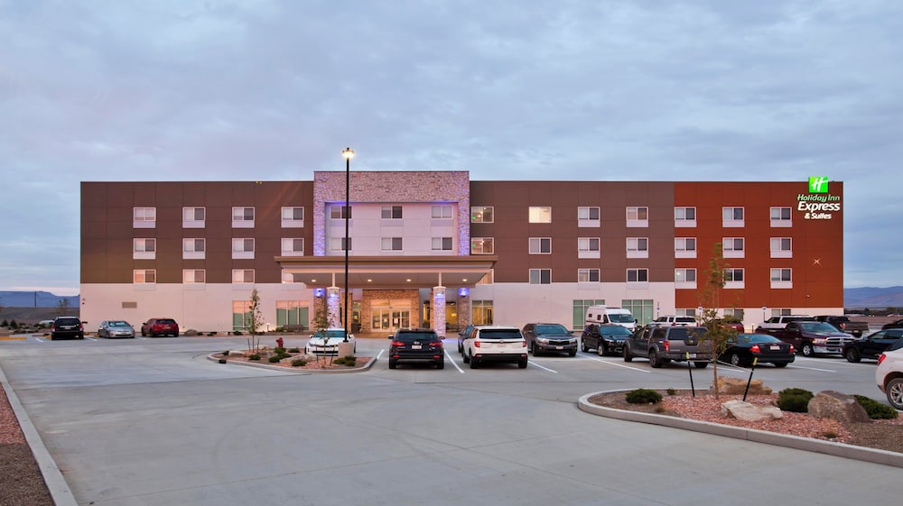 Holiday Inn Express and Suites Green River - photo 87