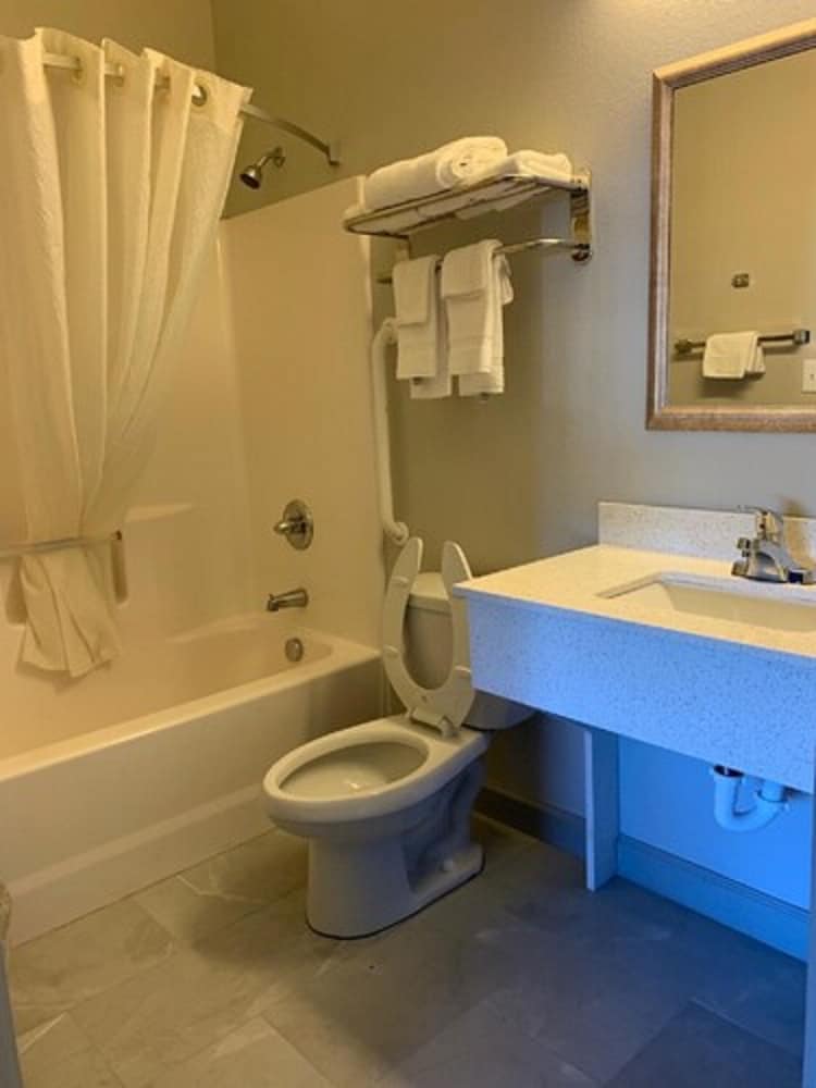 Suburban Studios near Panama City Beach - photo 16