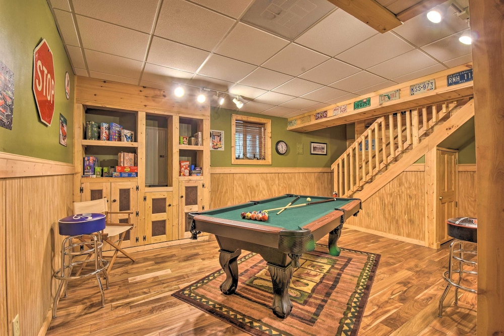 Dreamy Ellijay Resort Cabin with Game Room And Decks - featured photo