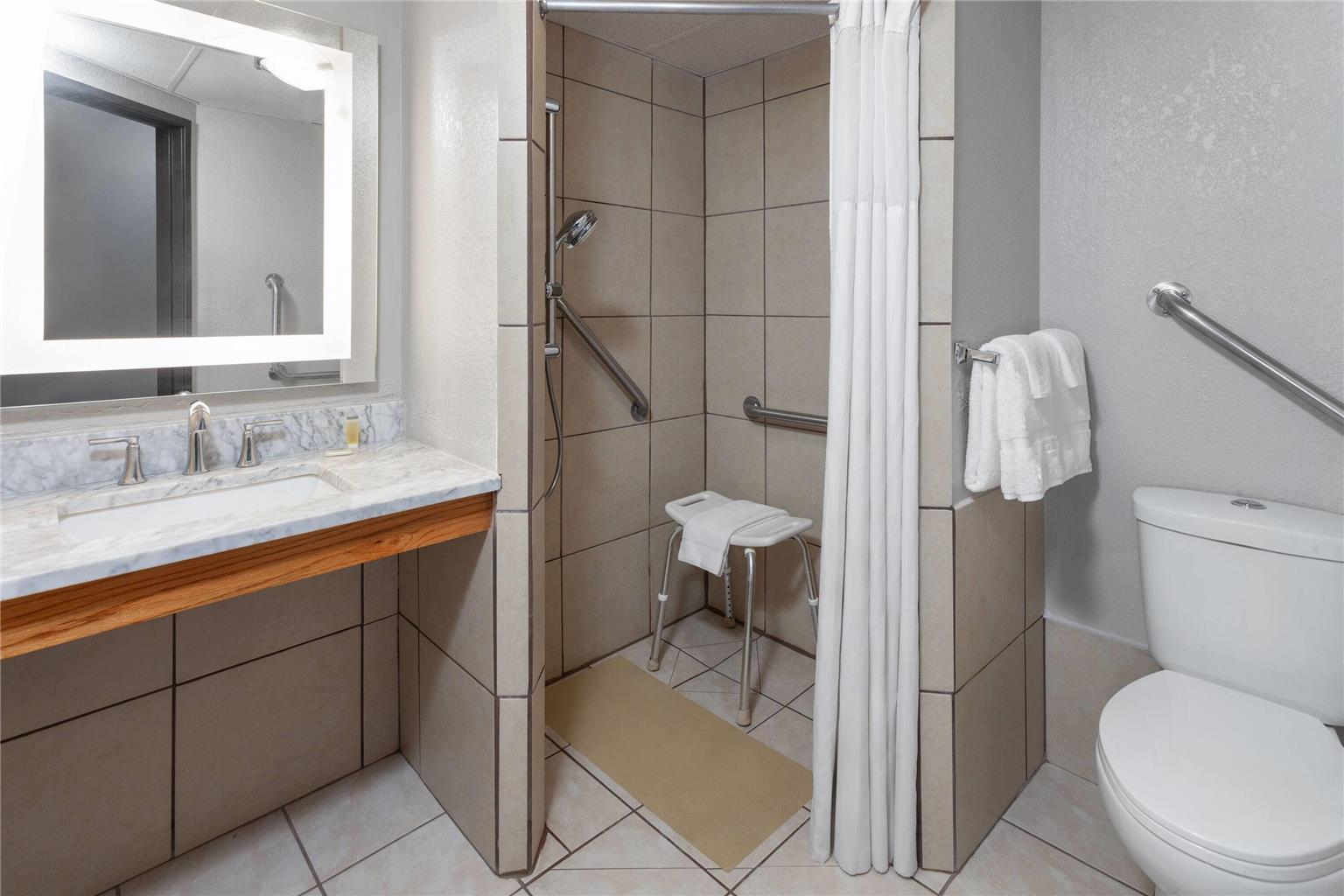 Days Inn by Wyndham Mason City - photo 27