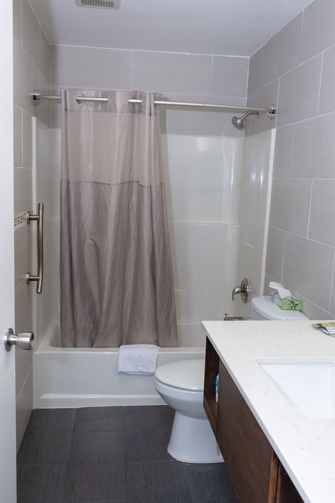 Value Inn Bellflower - photo 17