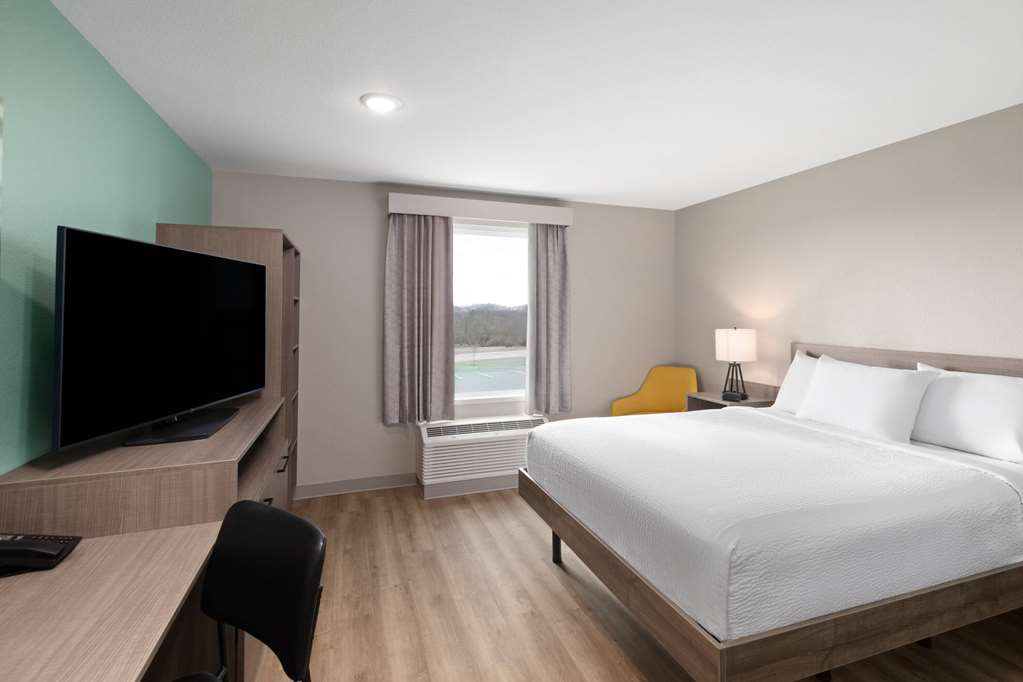 ECHO Suites Extended Stay by Wyndham Nashville Gallatin - photo 40