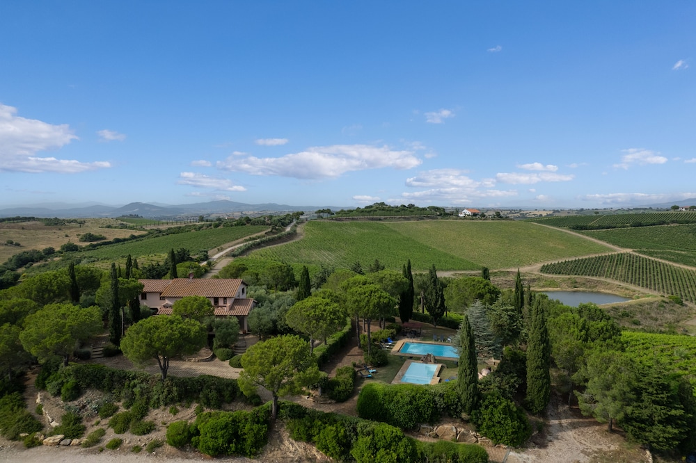 Villa Monte Bottigli — 4-Star Luxury Hotel in Grosseto, Italy