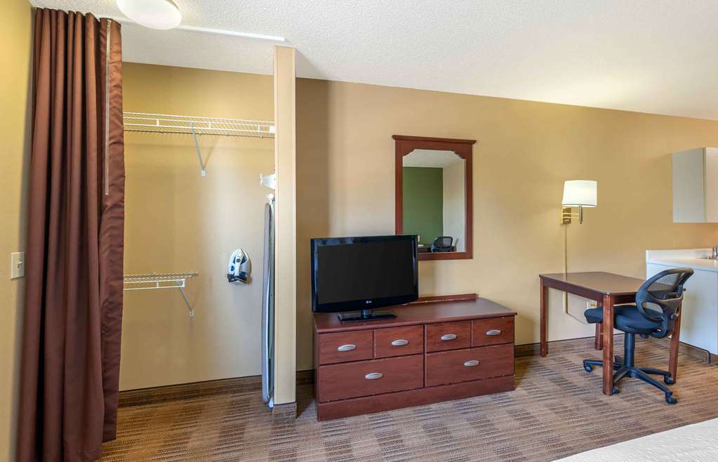 Extended Stay America Suites Hampton Coliseum - photo 11