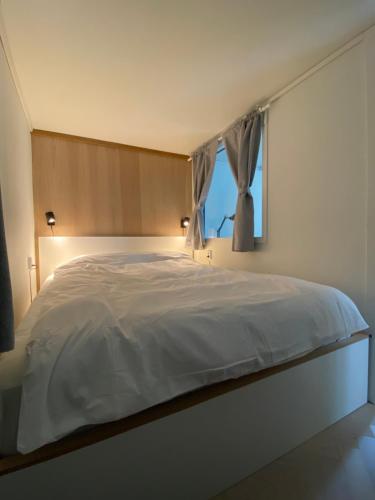 Entire renovated apartment from 1780 with Kitchen Bath Bedroom and Living Room in Skuteviken — 4-Star Luxury Hotel in Bergen, Norway