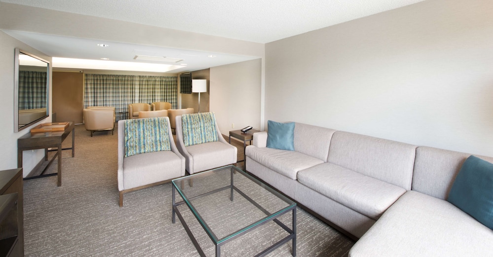 Embassy Suites by Hilton Seattle North Lynnwood - photo 27