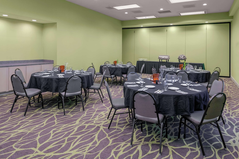 Homewood Suites by Hilton Tallahassee - photo 30