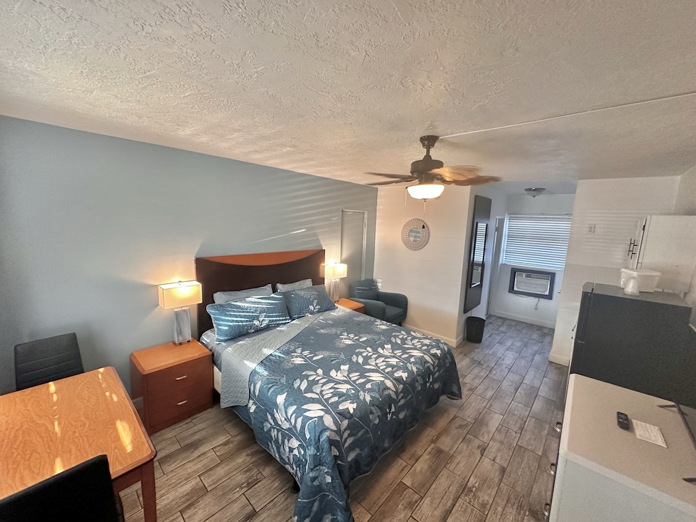 Malibu Resort Motel - photo 17