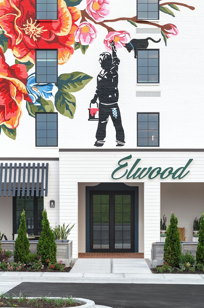 Elwood Hotel & Suites - photo 42