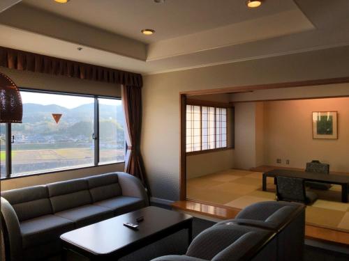 Tsuyama Kakuzan Hotel Vacation Stay 75710V — hotel in Tsuyama