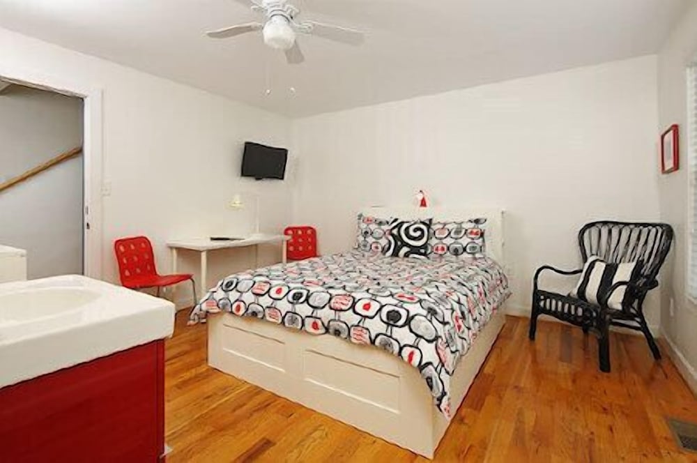 Swamp Rabbit Inn - photo 43