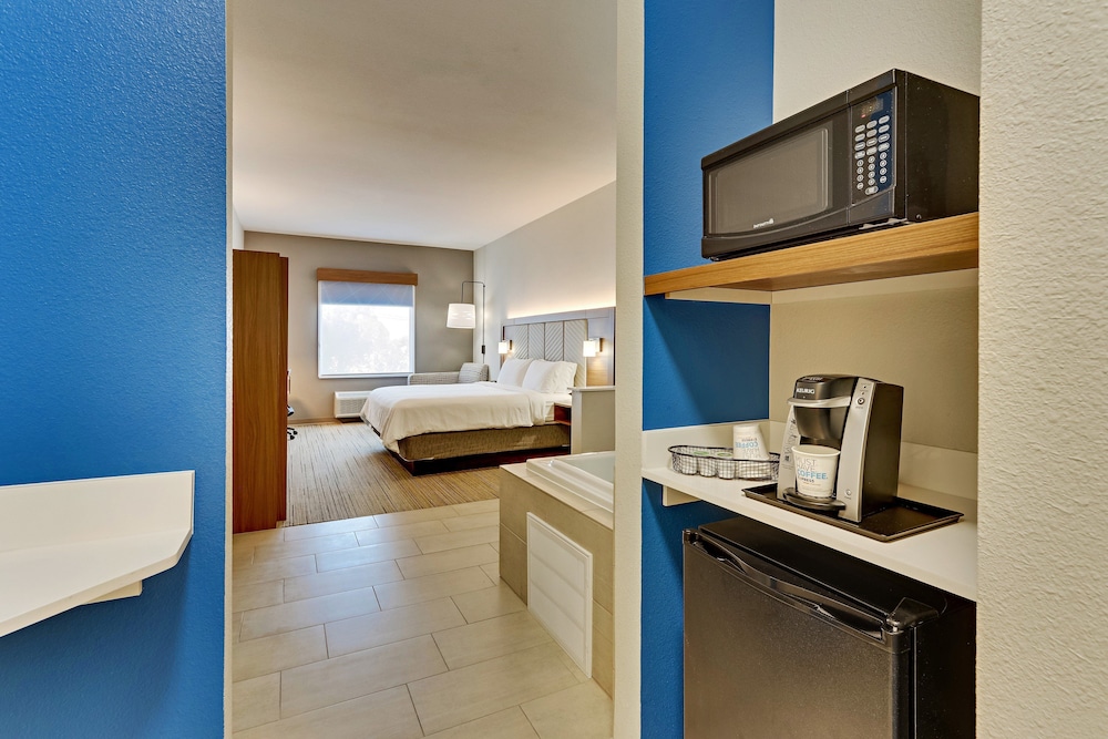 Holiday Inn Express Hotel & Suites Weatherford by IHG - photo 13