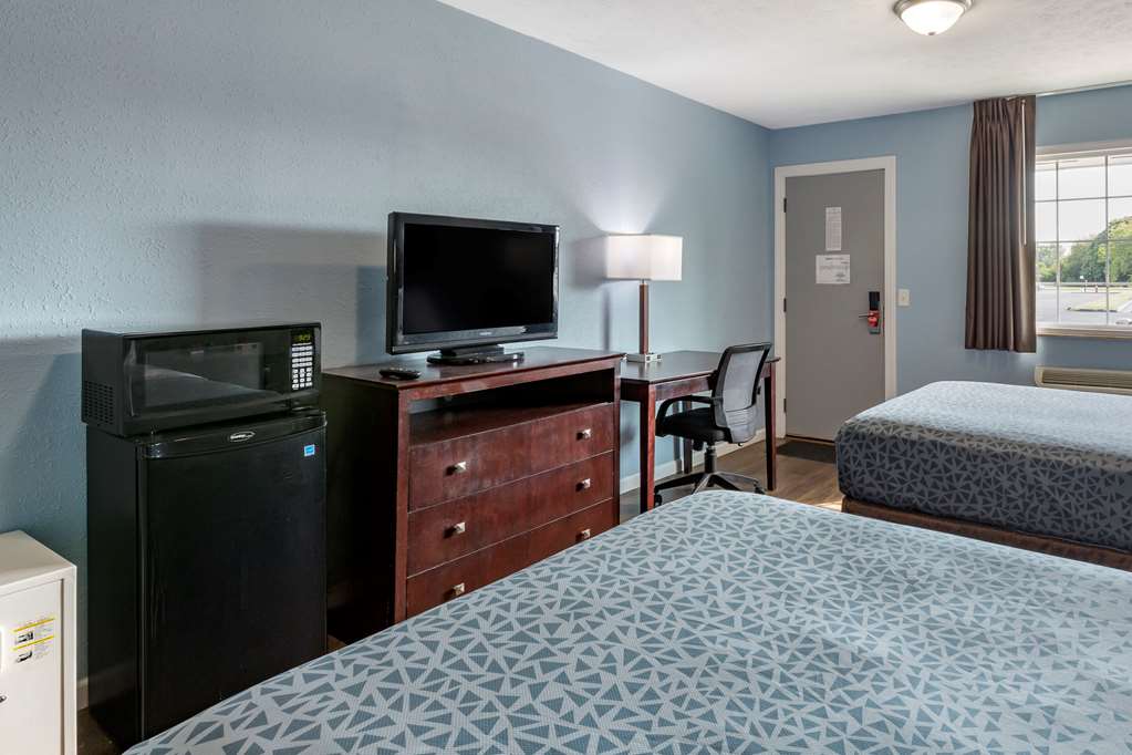 Econo Lodge Inn & Suites South - photo 5